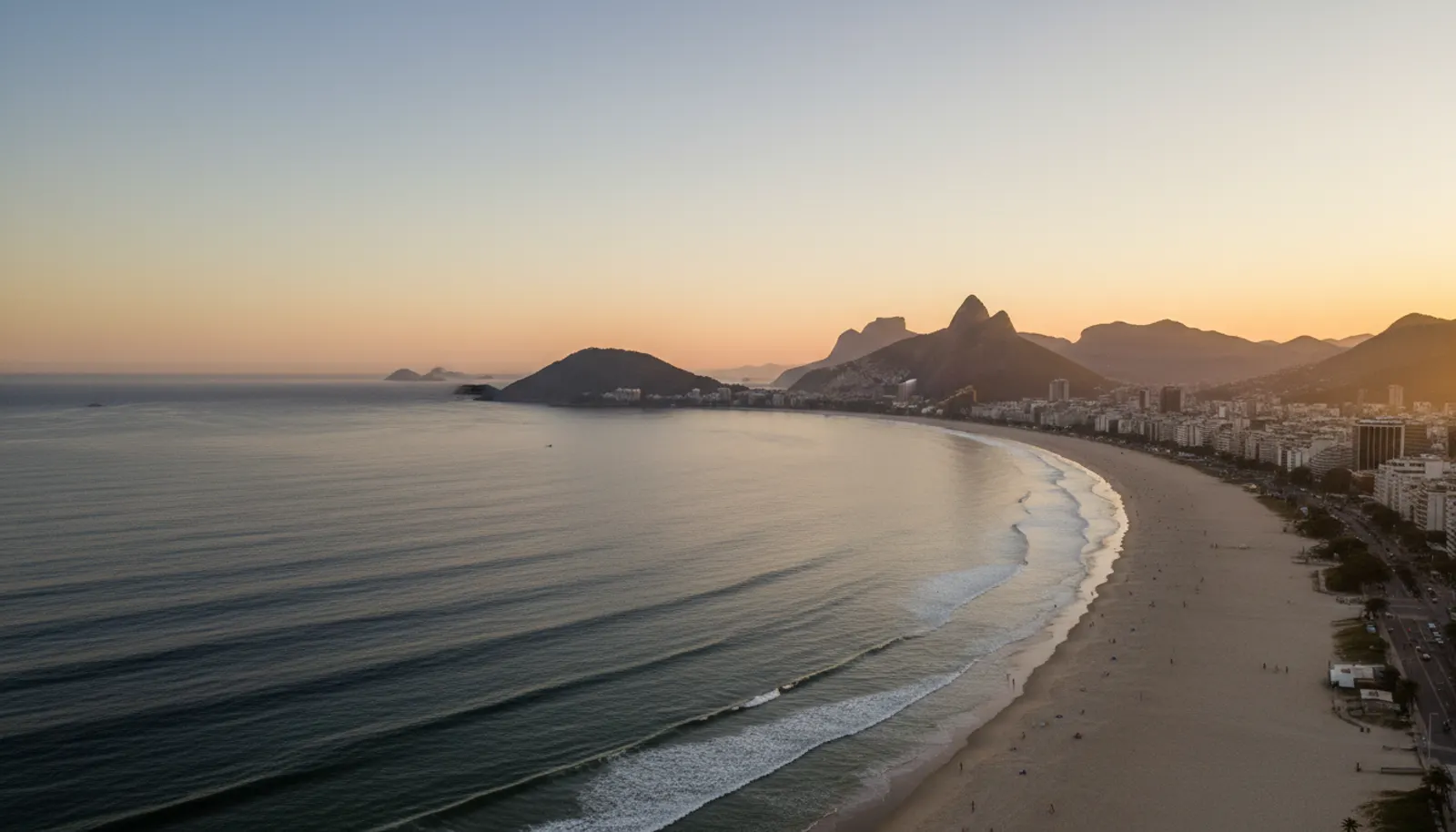Orla de Ipanema e Leblon ao amanhecer